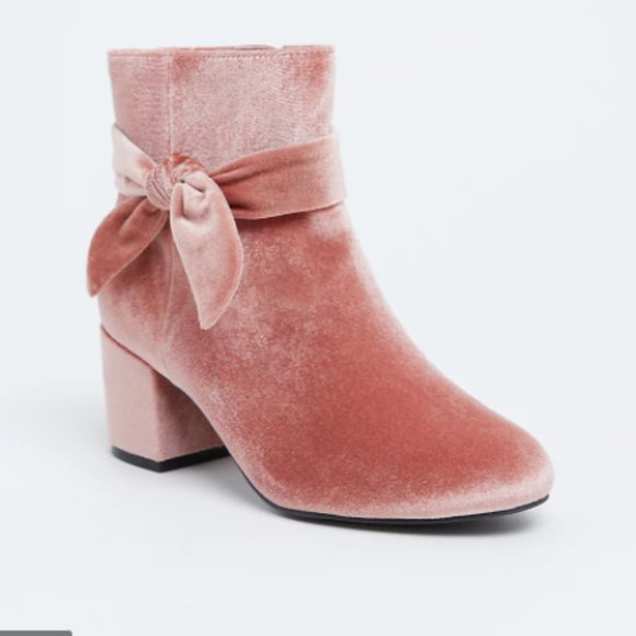 torrid Shoes - NWT Torrid Blush Pink Velvet Bow Bootie (Ww) 9